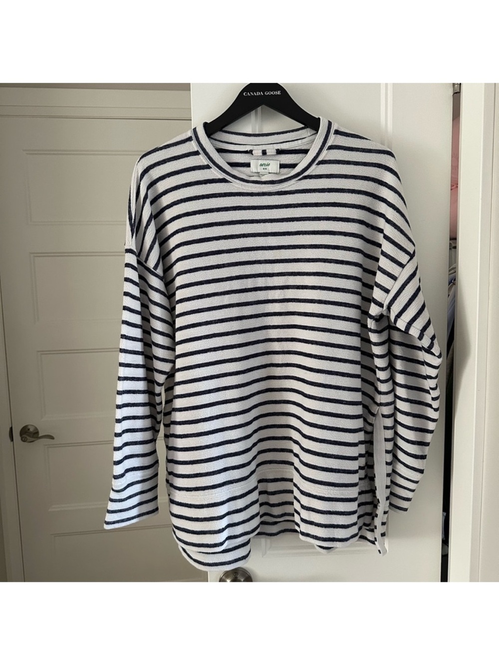 aerie White and Navy Striped Crewneck Split Hem Top